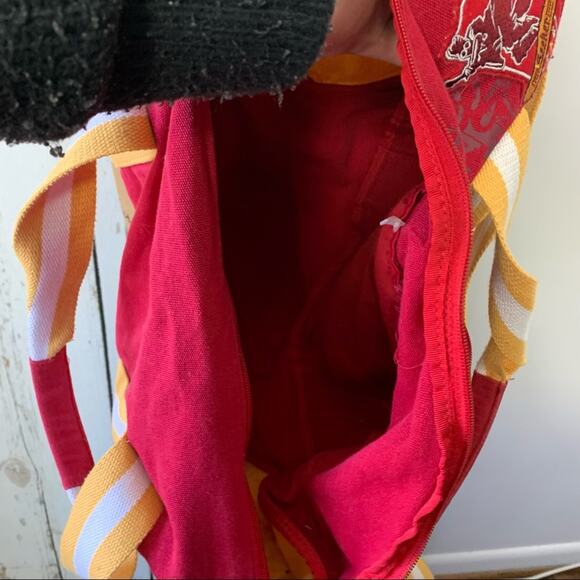 Universal Studios Wizarding World of Harry Potter Quidditch 07 Duffle Bag Red - Picture 10 of 13